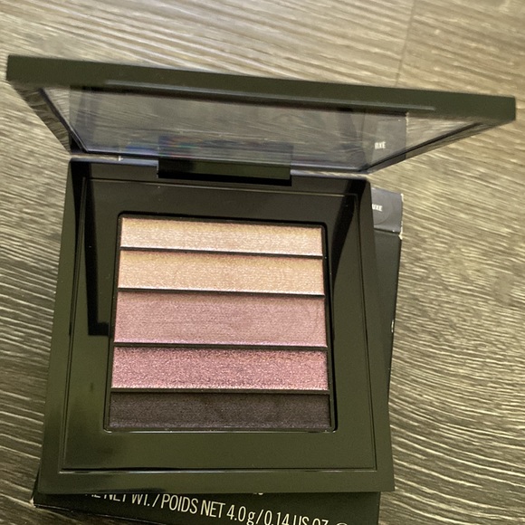 MAC Pinkluxe Veluxe Pearlfusion Eyeshadow Palette - Picture 5 of 7